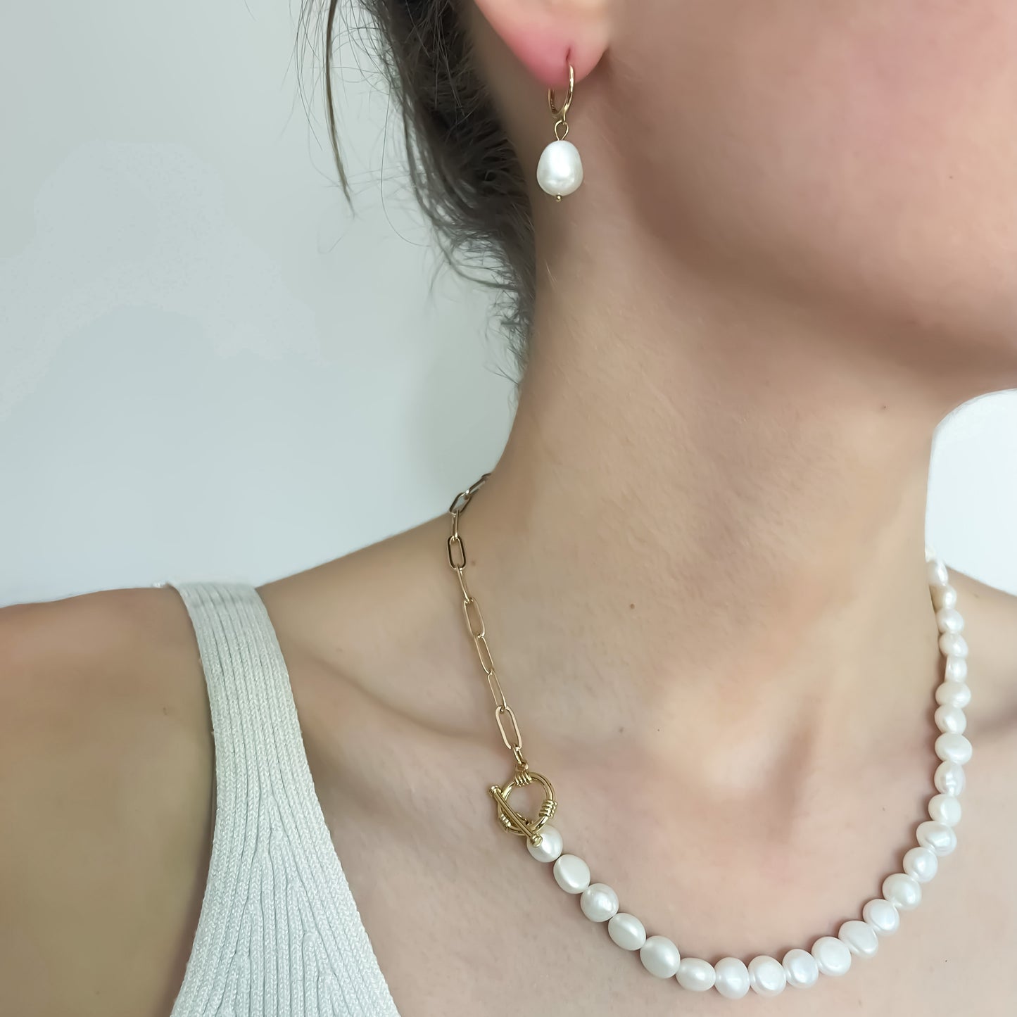 ELEANOR BAROQUE PEARL & CHAIN NECKLACE